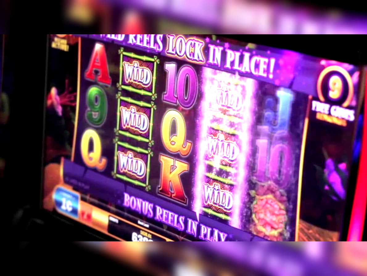 Eur 335 Daily freeroll slot tournament at Royal Dubai Casino