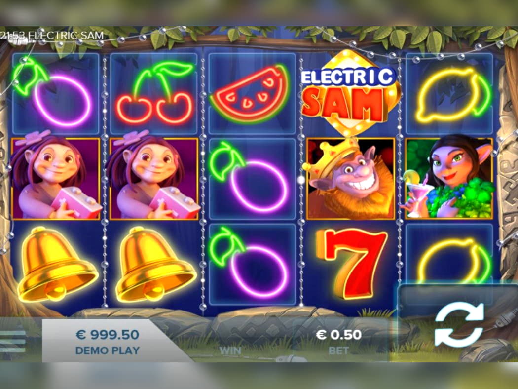 EUR 655 Daily freeroll slot tournament at Royal Vegas Casino