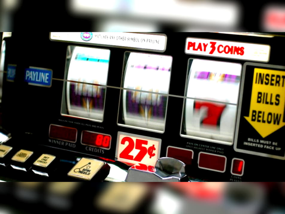 935% Deposit match bonus at Luxury Casino
