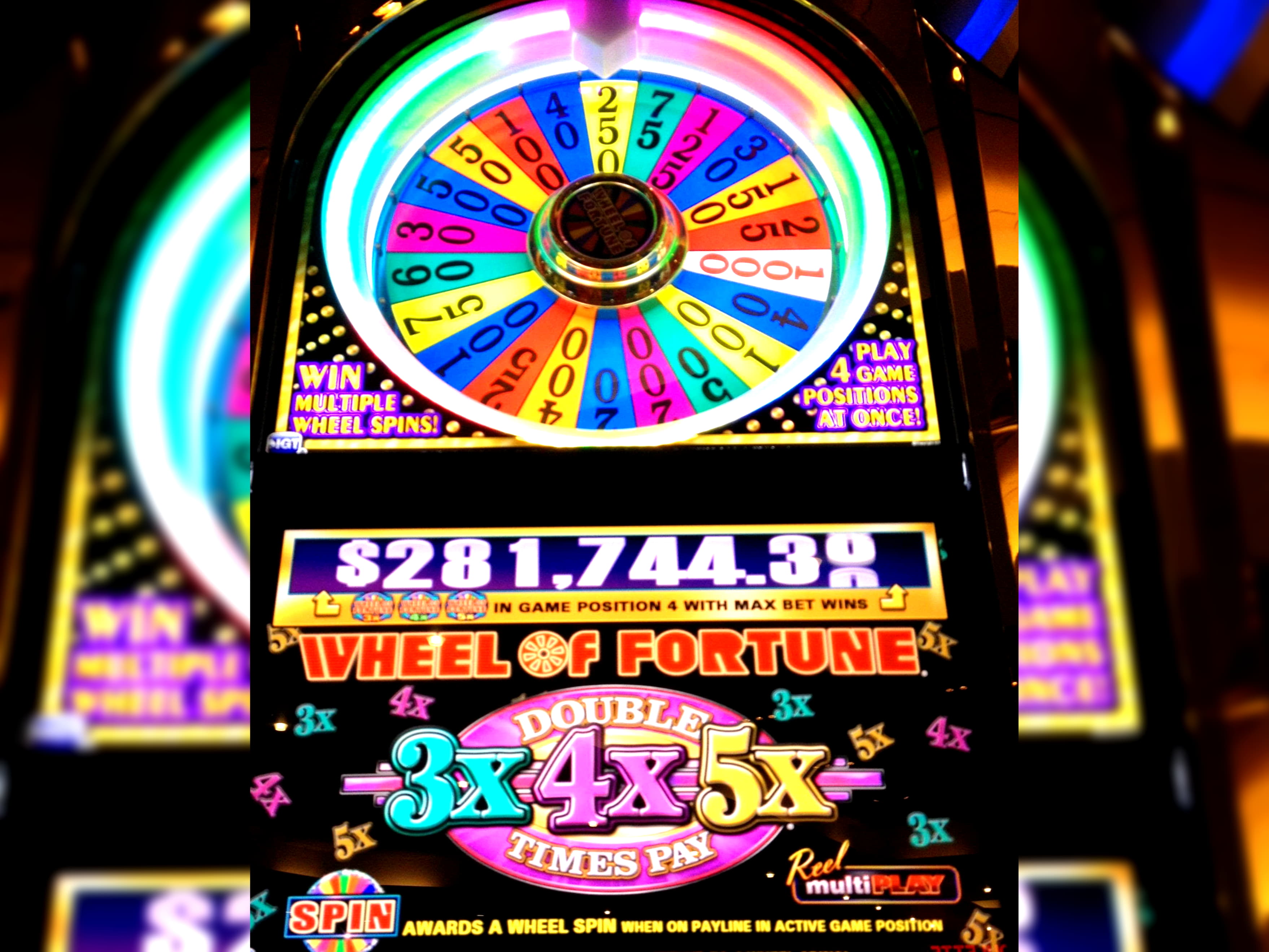 85 Trial Spins at Luxury Casino