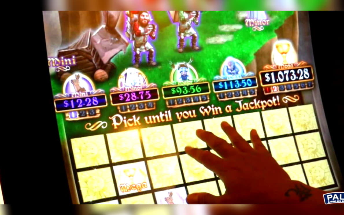 285 Free Casino Spins at Luxury Casino