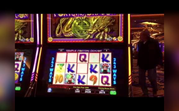 $250 Daily freeroll slot tournament at Royal Dubai Casino