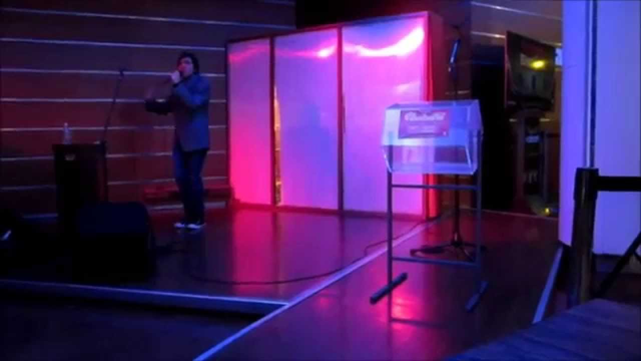 JUAN GUILLERMO CANTANDO EN CASINO DE SAN ANTONIO