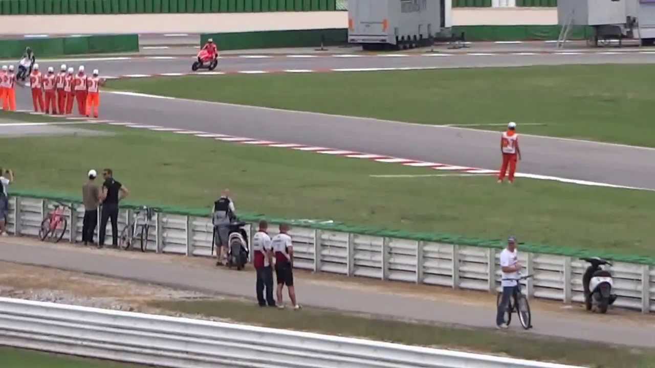 Saluti dei piloti della moto gp al gran premio di San Marino 2013