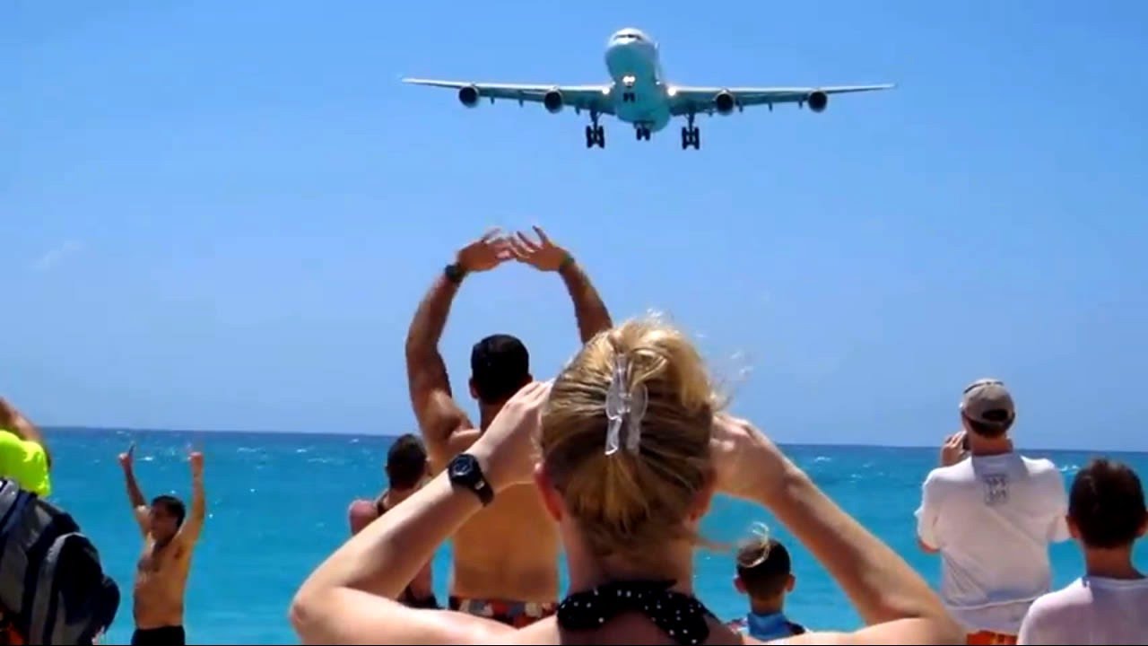 Saint Martin:  Spectaculaire atterrissage d'avion ! (Maho Bay - Aéroport Juliana Princess)