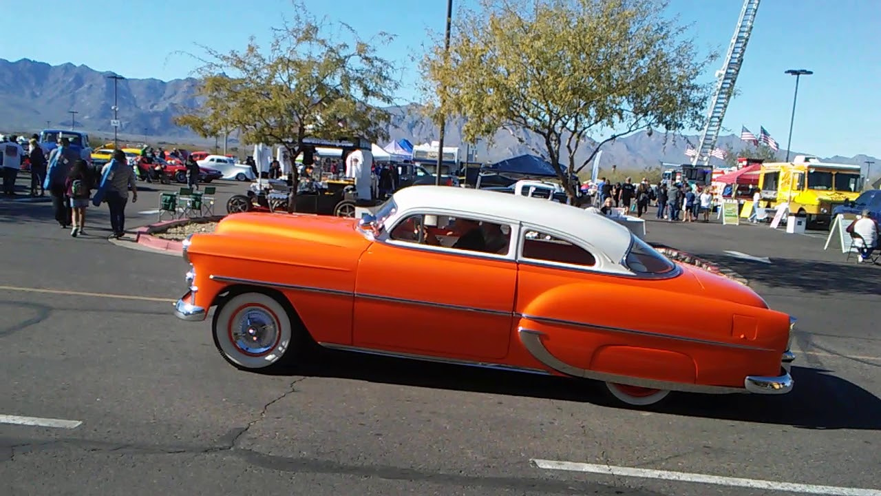 Vee Quiva Cruisin Classic car show