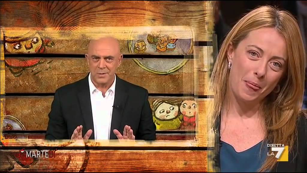 diMartedì - La copertina di Crozza: Salvini con B. come se Marquez e V. Rossi limonassero ai box