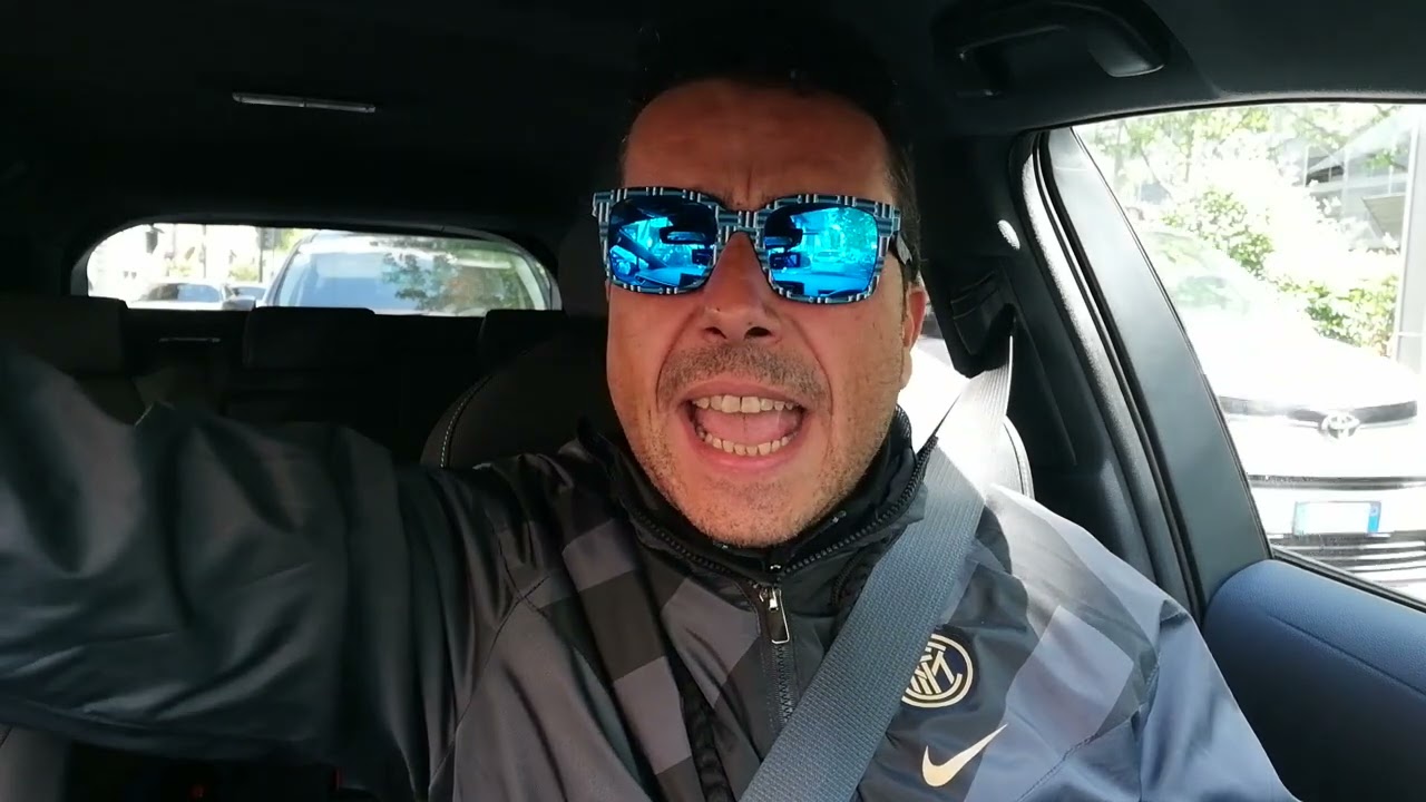 SCEGLIETE L'INNO CHE VOLETE MA OGGI DA CAMPIONE D'ITALIA.. CANTO QUELLO CHE MI HA FATTO INNAMORARE!