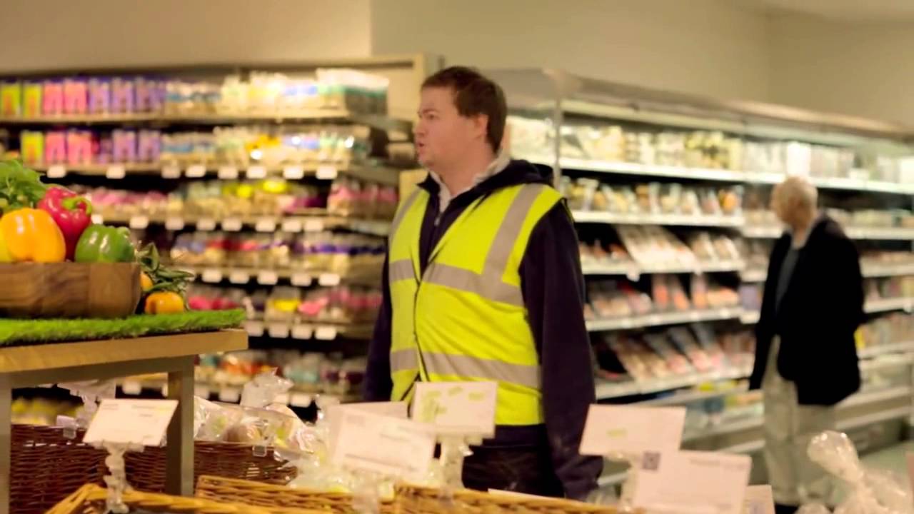 Concerto italiano a sorpresa in un supermercato di Londra