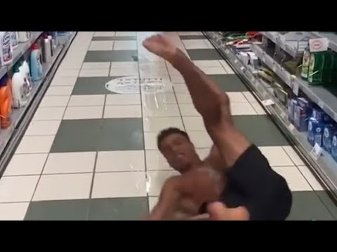 DON ALI STRISCIA NUDO AL SUPERMERCATO