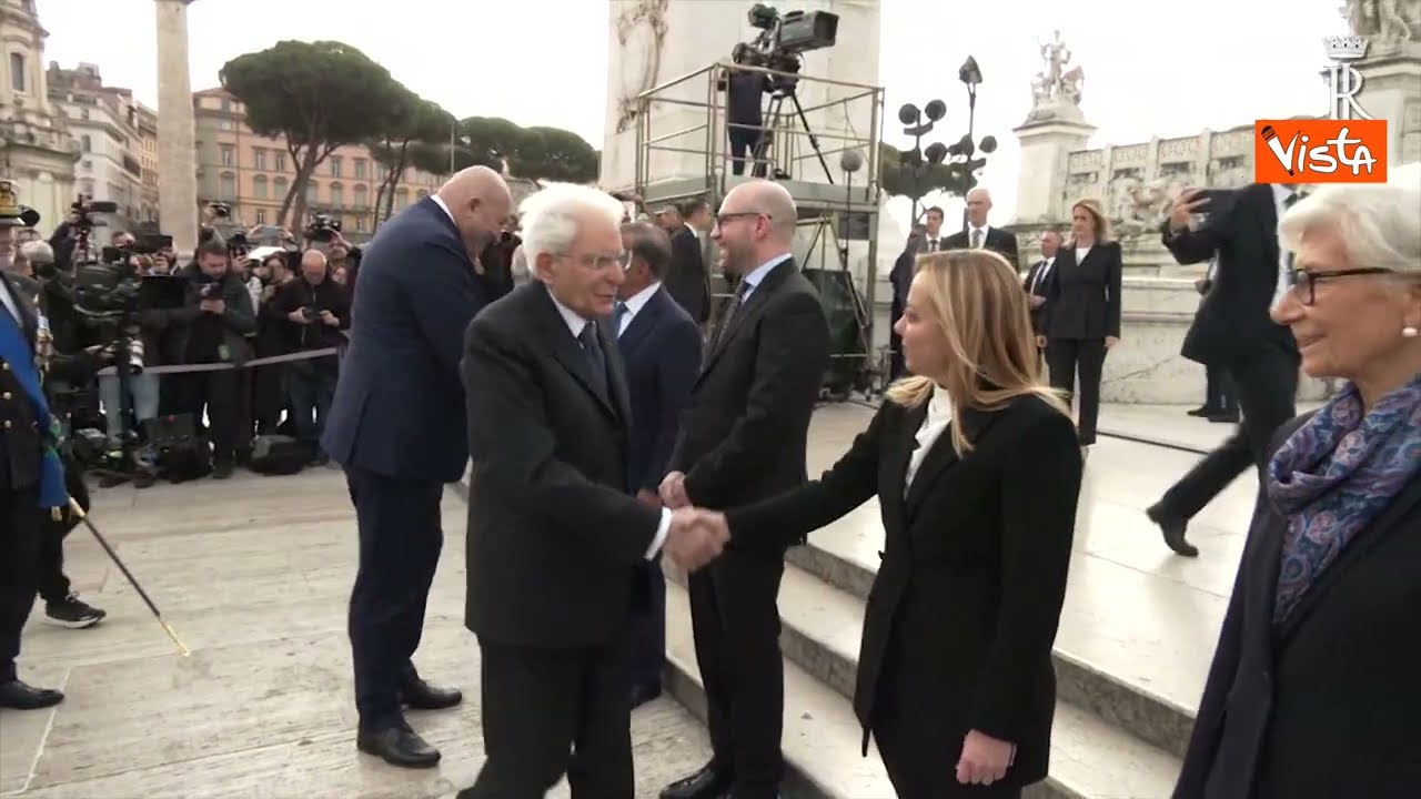 25 Aprile 2023, Mattarella depone una corona d’alloro all'Altare della Patria