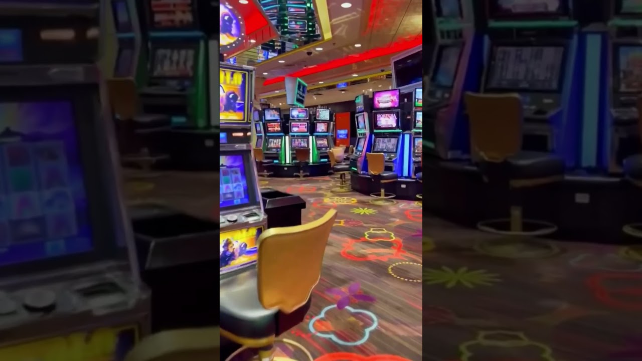 Three best affordable cheap budget hotel resorts Las Vegas Strip casino under $30 night Orleans Linq