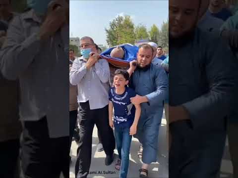 Bambino di Gaza piange per la morte del papà